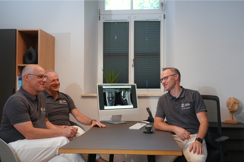 Gruppenbild am Tisch