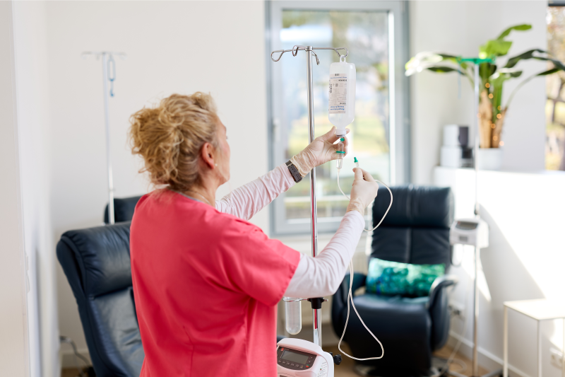 MFA mit einem Infusionsbeutel