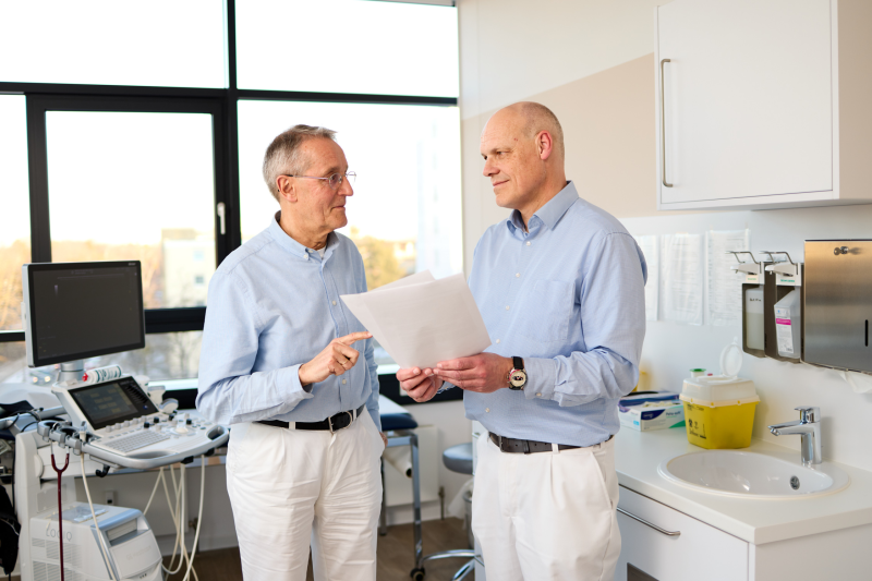 2 Ärzte in einer Besprechung