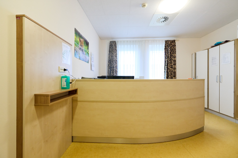 Leerer Empfangstresen