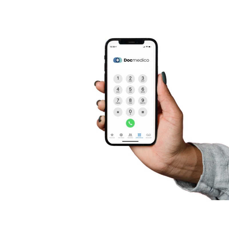 Eine Hand hält ein Handy, auf dessen Display die Anruferanzeige von Docmedico sichtbar ist.