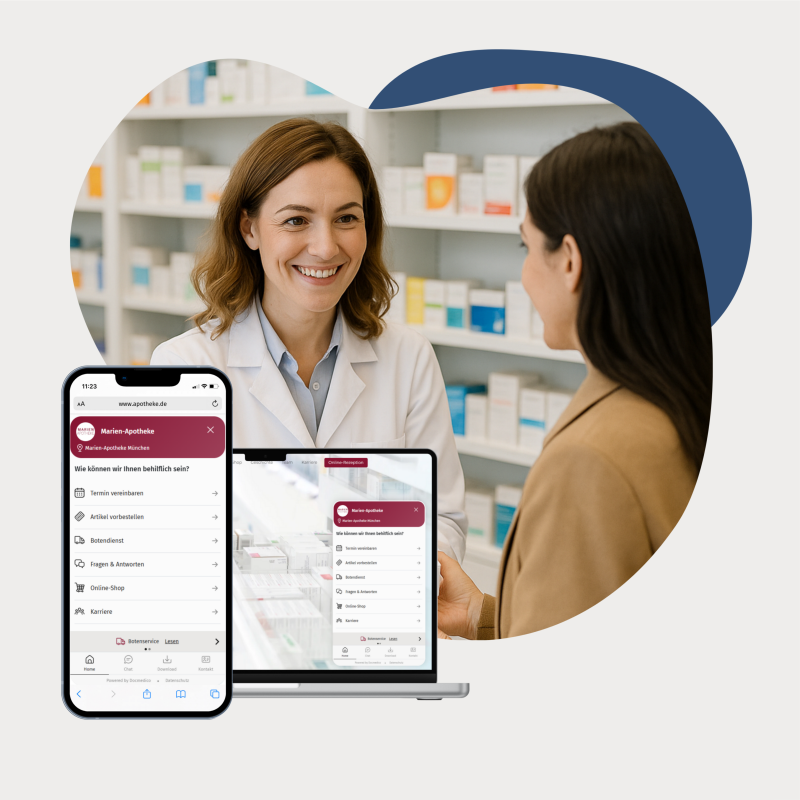 Zwei Frauen reden und im Vordergrund sind ein Laptop und ein Handy mit einer Online-Rezeption