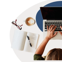 Hände auf einer Tastatur