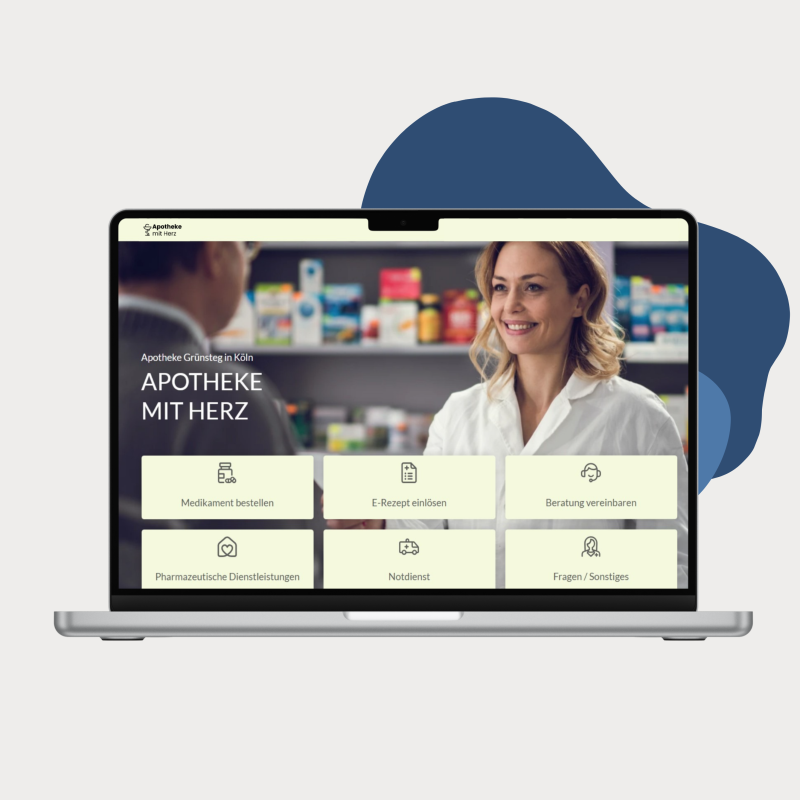 Laptop zeigt die Website der Apotheke mit Herz.