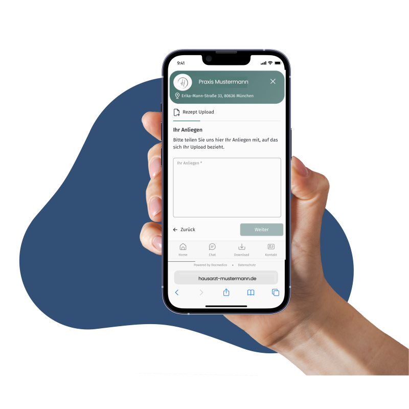 Hand, das ein Handy mit einer Online-Rezeption in der Hand hält