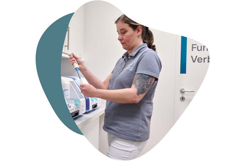 Krankenschwester im Labor