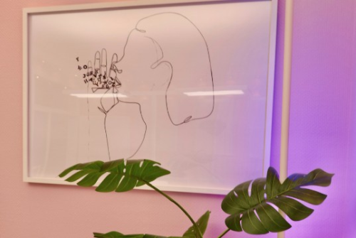 Praxisbild Bild an der Wand hängend in der Praxis